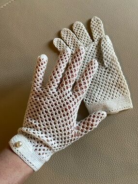 Vintage Crochet Lace Gloves in Ivory with Pearl Button